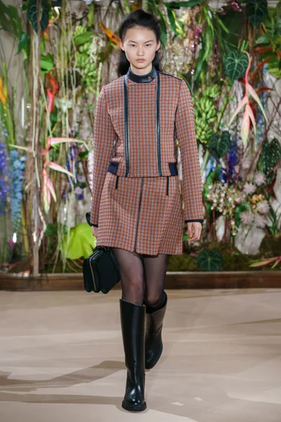 Look 8